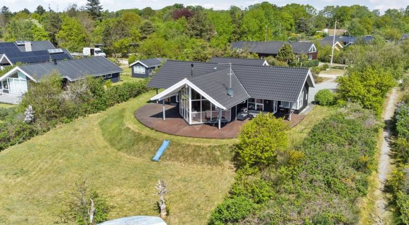 Photo of "Elspeth" - 25m from the sea