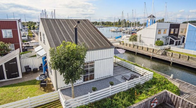 Photo of "Annlis" - 5m from the sea