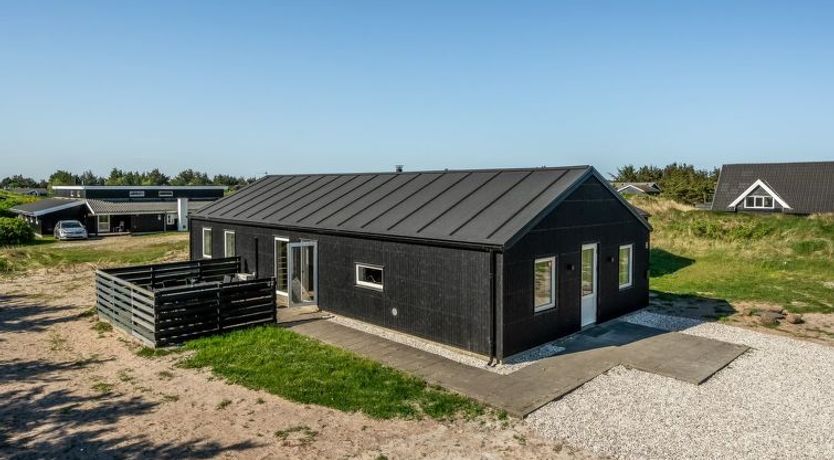 Photo of "Agnes" - 900m from the sea