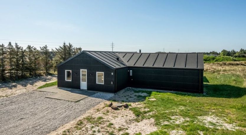 Photo of "Agnes" - 900m from the sea