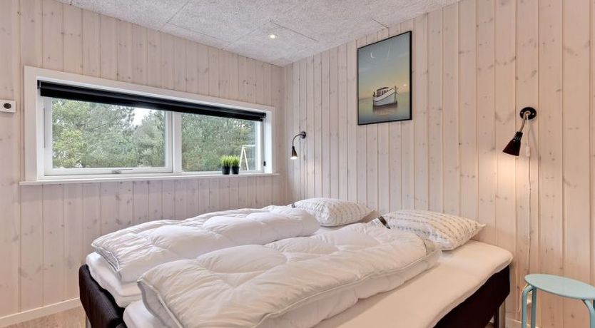 Photo of "Hwithoveth" - 1.4km from the sea