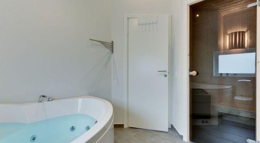 Photo of "Hwithoveth" - 1.4km from the sea