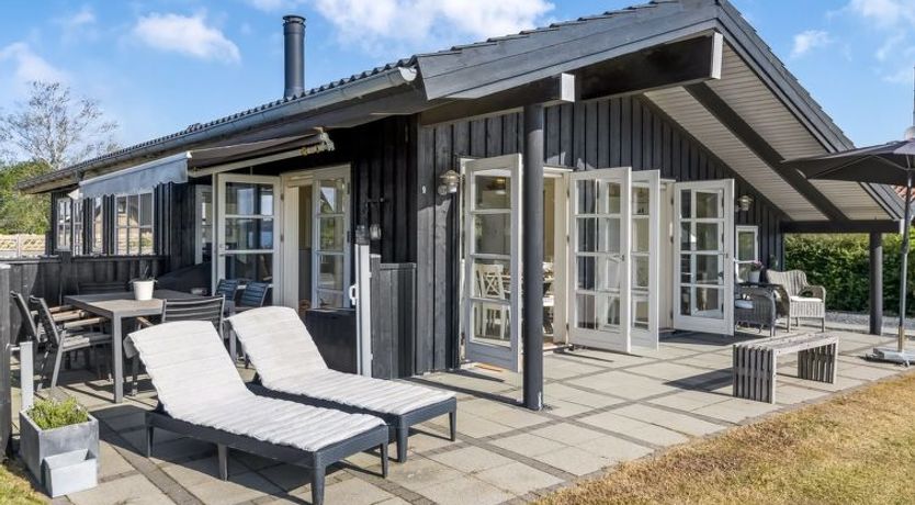 Photo of "Withger" - 20m from the sea