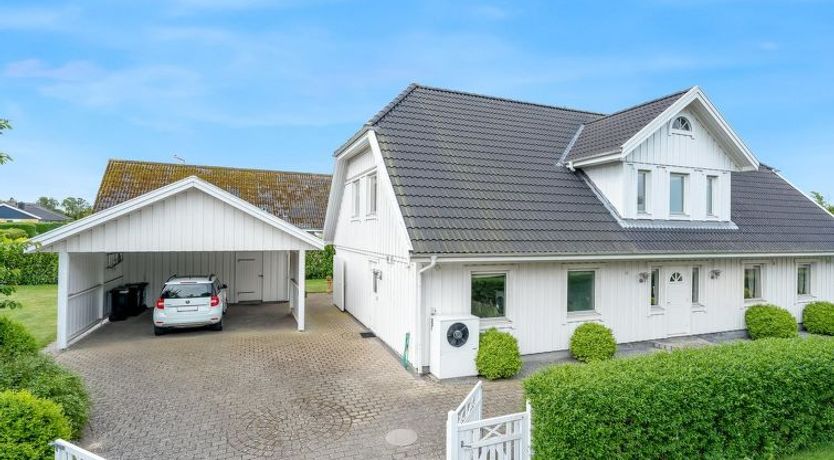 Photo of "Brimi" - 300m from the sea