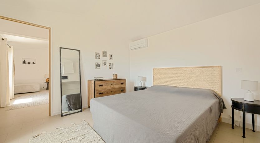 Photo of Luberon Oaks