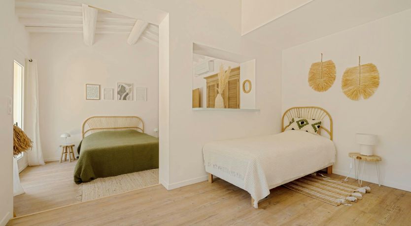 Photo of Luberon Oaks