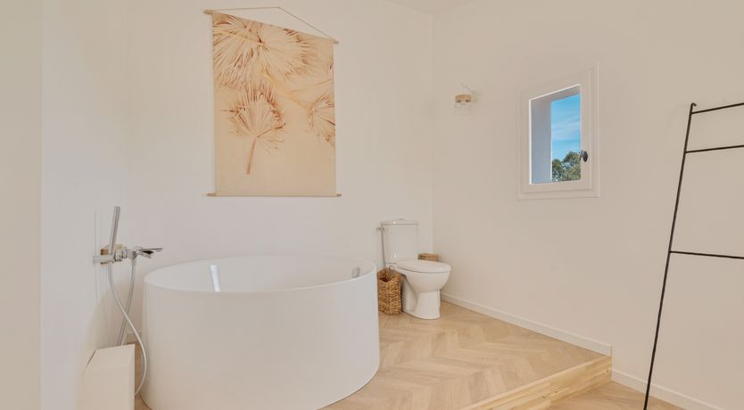 Photo of Luberon Oaks