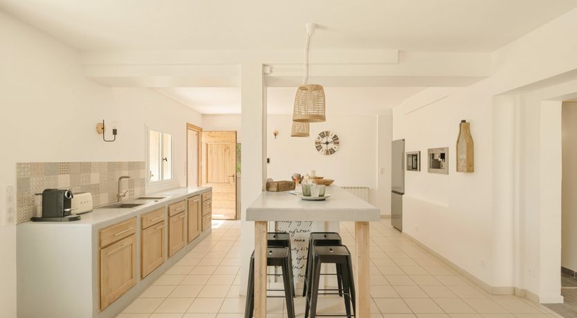 Photo of Luberon Oaks