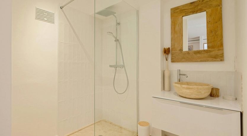 Photo of Luberon Oaks