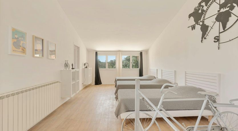 Photo of Luberon Oaks