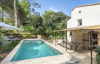 Olive & Moon Holiday Home