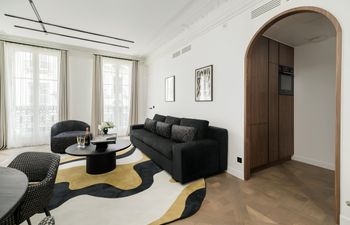Louvre Royale Holiday Home