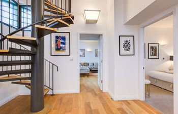 Art Deco City Holiday Home