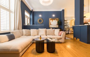 Bloom like Love Holiday Home