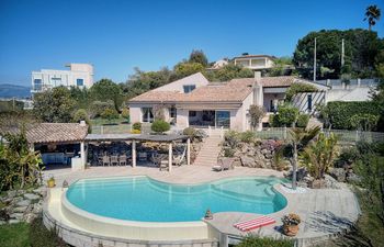 The French Delight Holiday Home