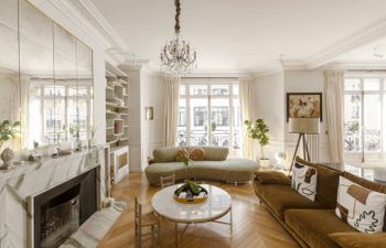 Eiffel's Muse Holiday Home