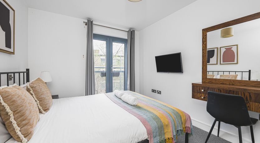 Photo of Whitechapel Colours