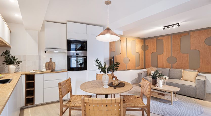 Photo of Left Bank Light