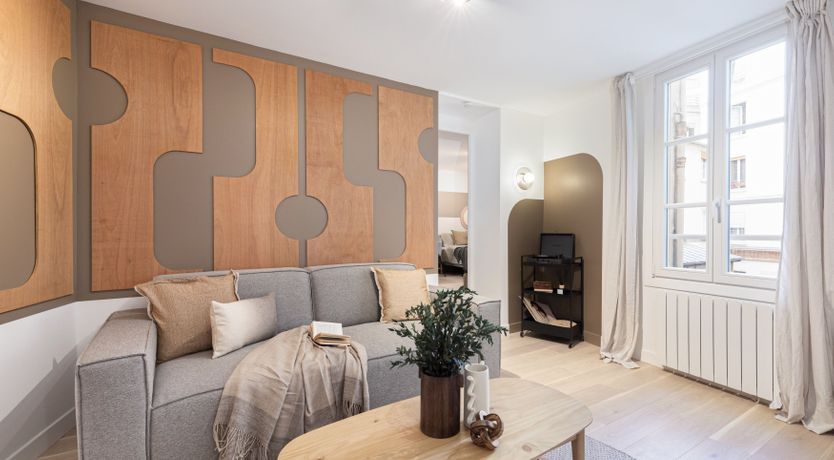 Photo of Left Bank Light