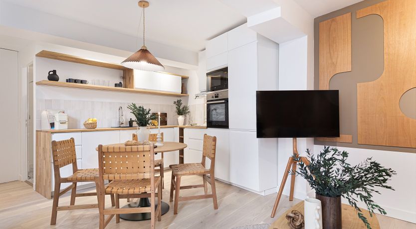 Photo of Left Bank Light