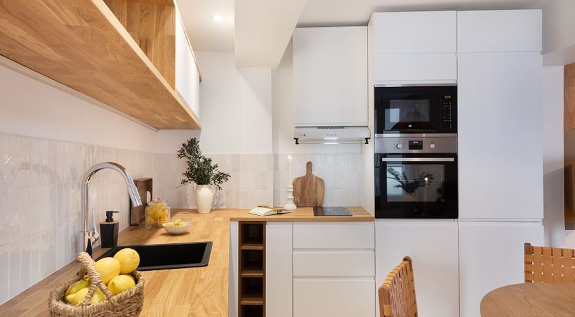 Photo of Left Bank Light