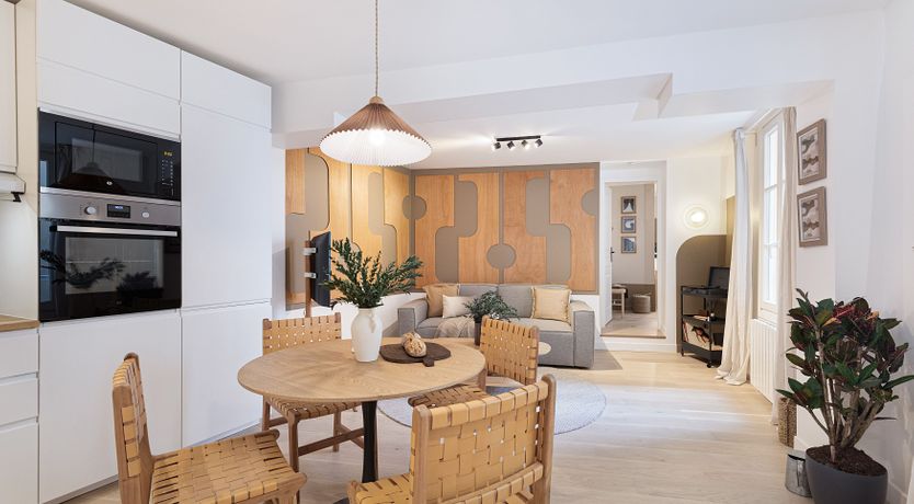 Photo of Left Bank Light