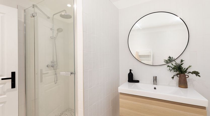 Photo of Left Bank Light