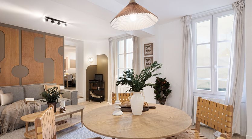 Photo of Left Bank Light