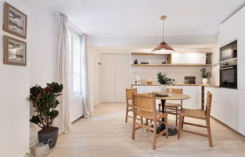 Left Bank Light Holiday Home