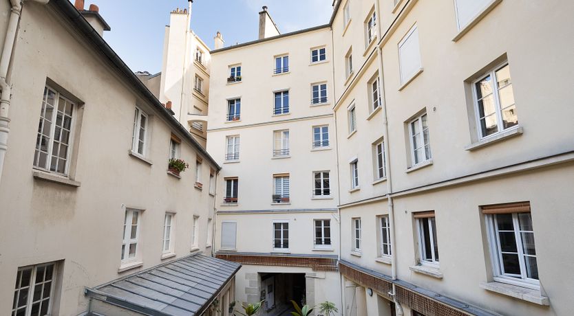 Photo of Left Bank Light