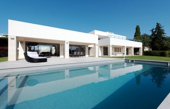 Summer Garden Holiday Home