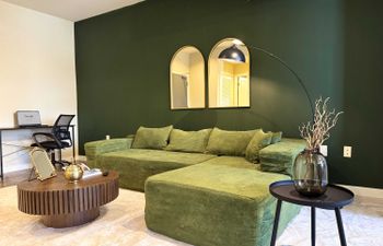 The Hollywood Life Holiday Home