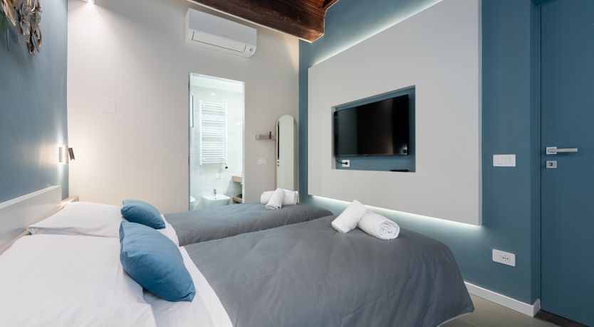 Photo of Boutiques & Landmarks