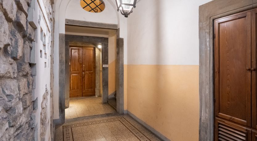 Photo of Boutiques & Landmarks