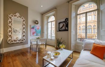 Mayfair Light Holiday Home