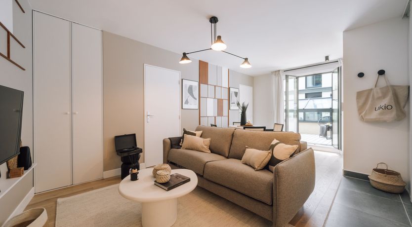 Photo of Orange & Noir