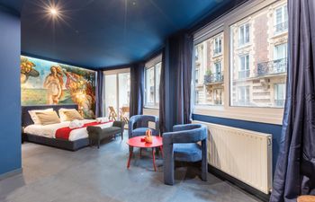 Venus in Paris Holiday Home