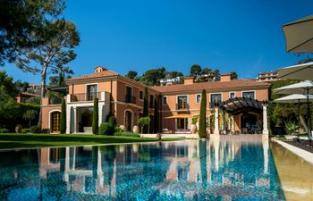 The Mediterranean Pine Holiday Home