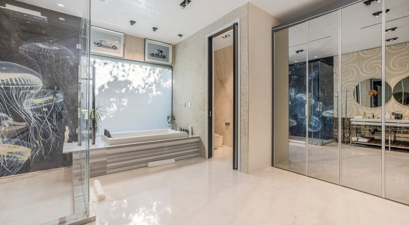 Photo of Hollywood Icon