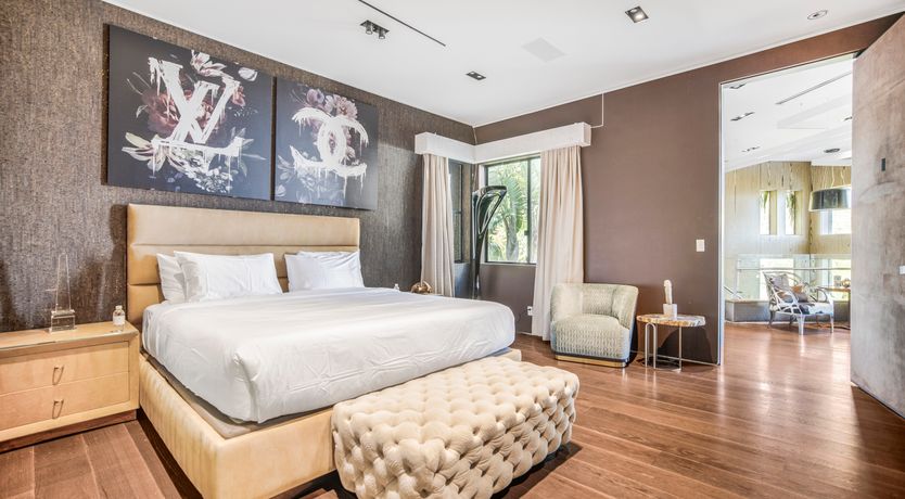 Photo of Hollywood Icon