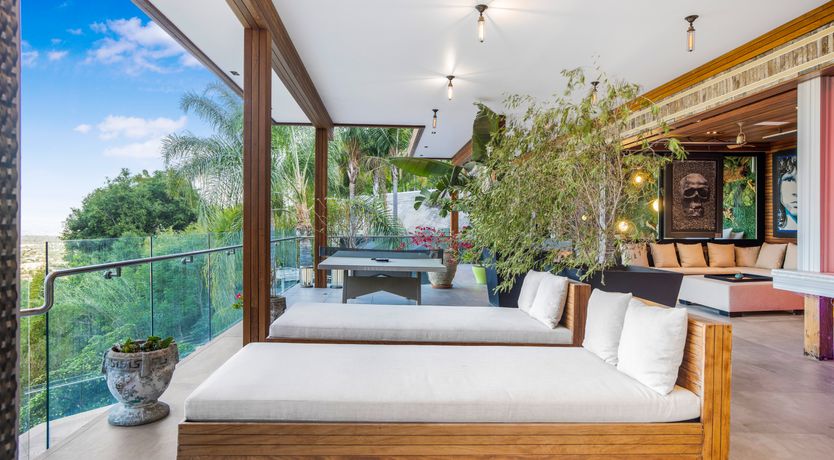 Photo of Hollywood Icon