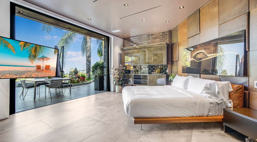 Photo of Hollywood Icon