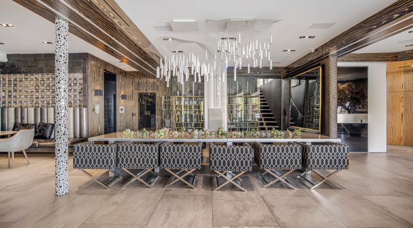 Photo of Hollywood Icon