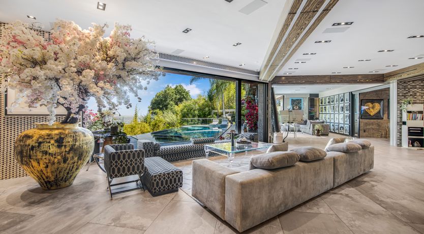 Photo of Hollywood Icon