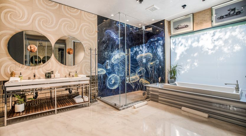 Photo of Hollywood Icon