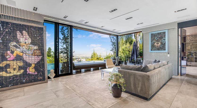 Photo of Hollywood Icon