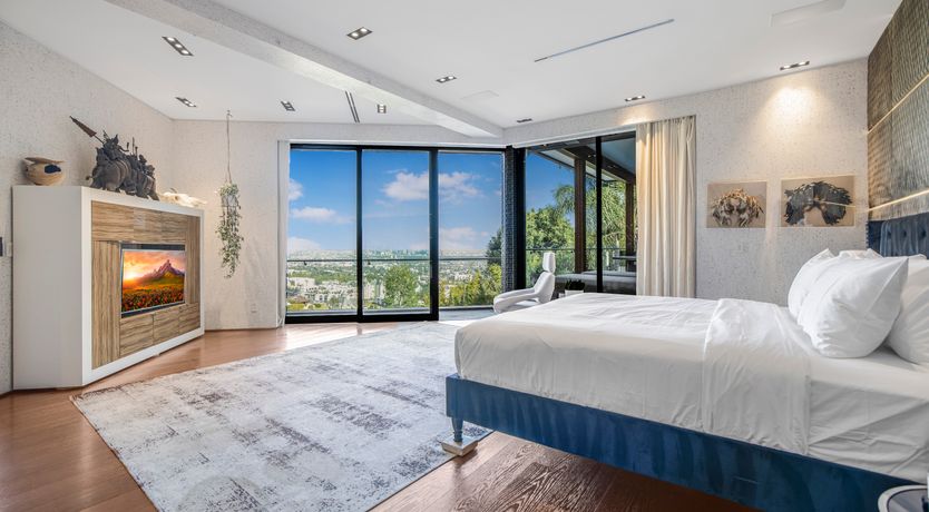 Photo of Hollywood Icon