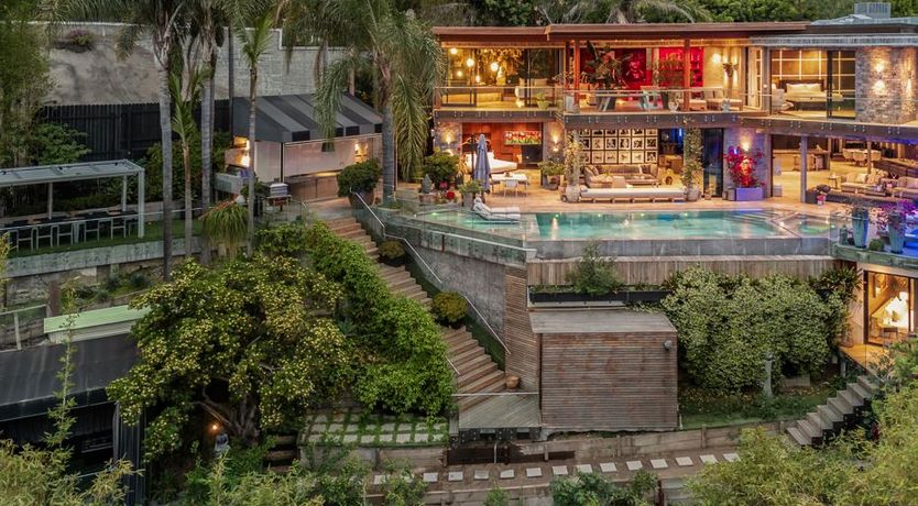 Photo of Hollywood Icon