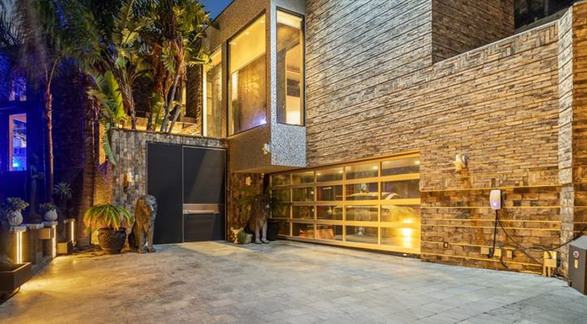 Photo of Hollywood Icon