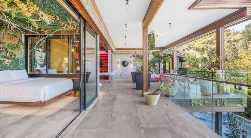 Photo of Hollywood Icon